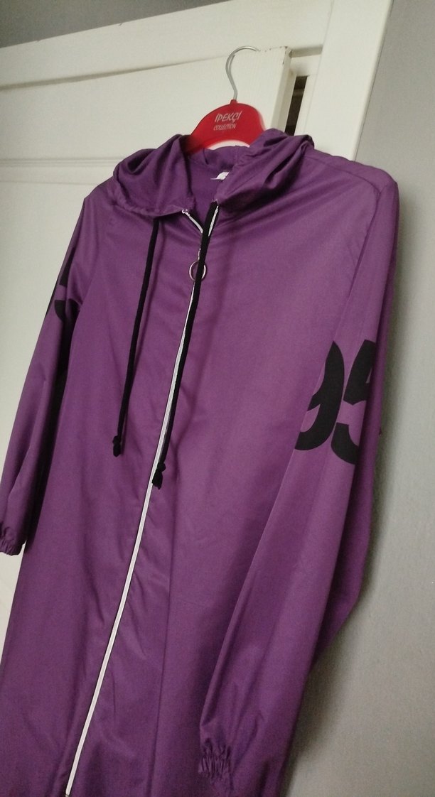 Mor Kapüşonlu Uzun Kollu Midi Yağmurluk - Görsel 2