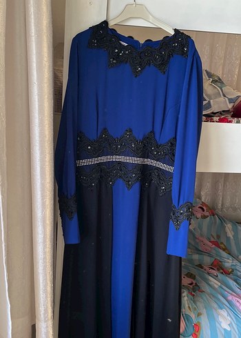 Uzun Kollu Mavi Nakışlı Gotik Abiye Elbise - Görsel 3