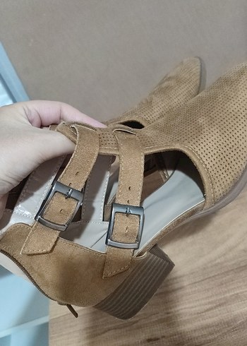 Bej Süet Kadın Sandalet, Tokalı, Kalın Topuklu - Görsel 5