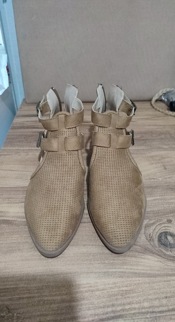 Bej Süet Kadın Sandalet, Tokalı, Kalın Topuklu - Görsel 2