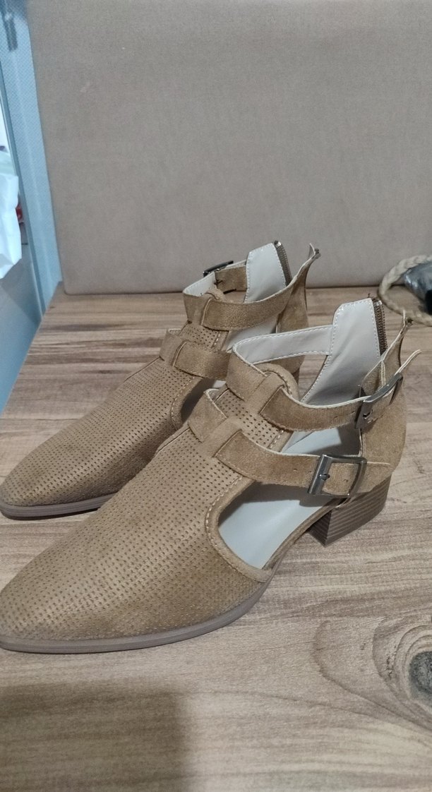 Bej Süet Kadın Sandalet, Tokalı, Kalın Topuklu - Görsel 3