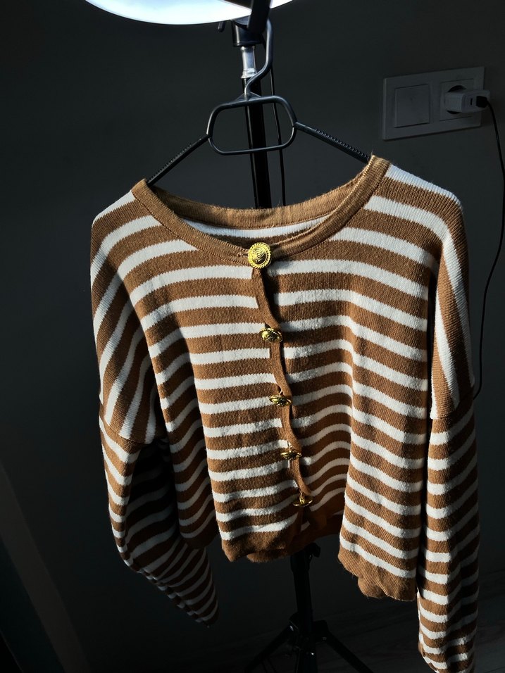 Düğmeli Kahverengi Çizgili Kadın Hırka - Görsel 2