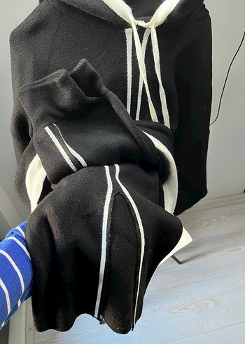 Siyah Kapüşonlu ikili takım tesettür - Görsel 2