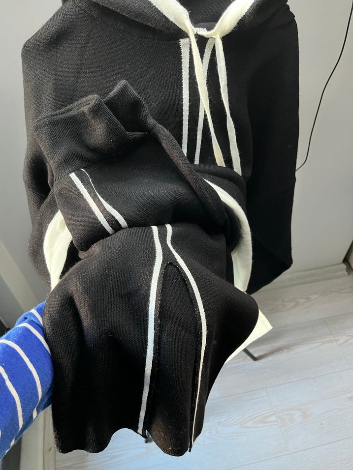 Siyah Kapüşonlu ikili takım tesettür - Görsel 2