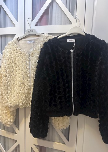 Zara Nakışlı Kürklü Mini Kadın Ceket