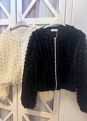 Nakışlı Kürklü Mini Kadın Ceket