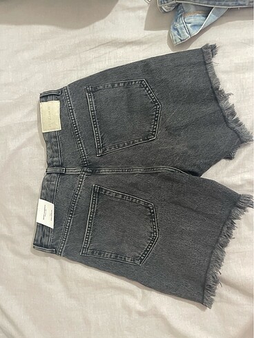 Pull and Bear pull and beat etiketli sıfır şort