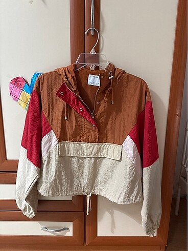 Bershka yağmurluk