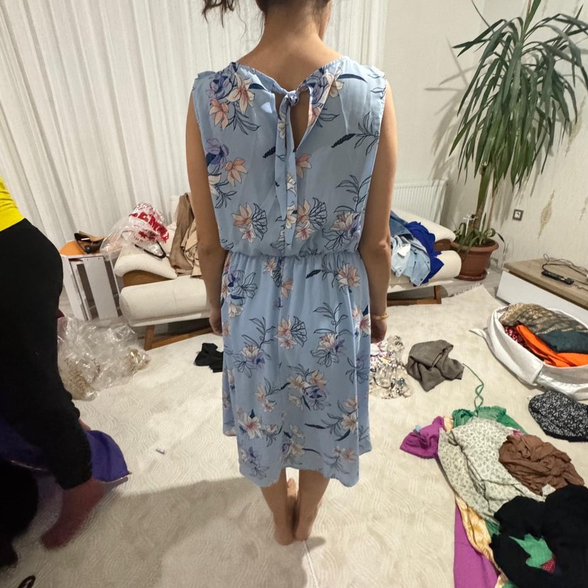 Mavi Çiçekli Volanlı Midi Elbise - Görsel 3