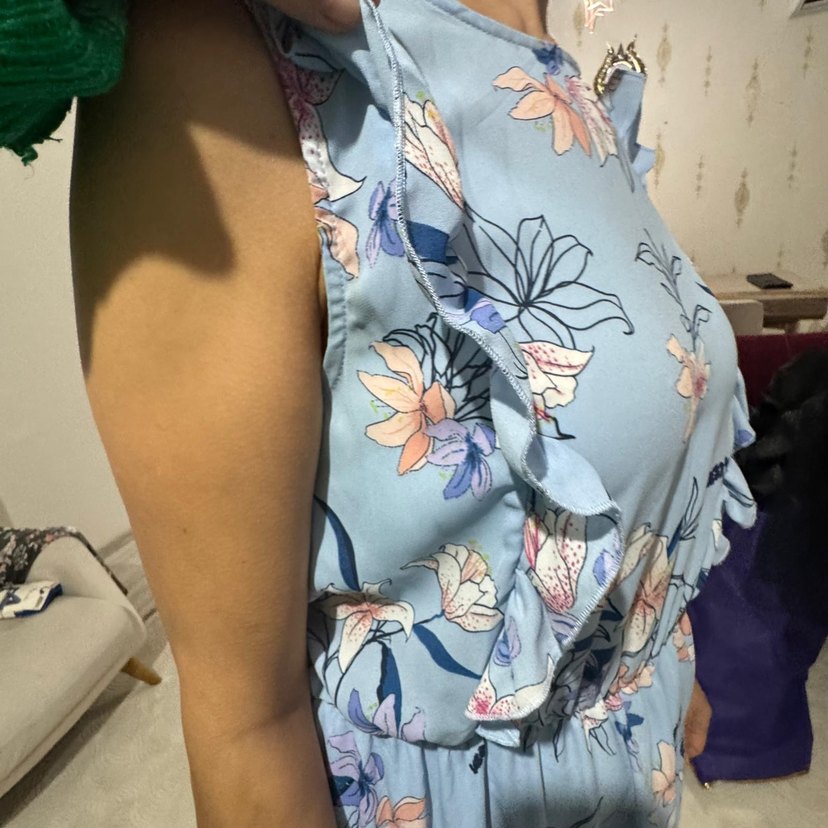 Mavi Çiçekli Volanlı Midi Elbise - Görsel 2