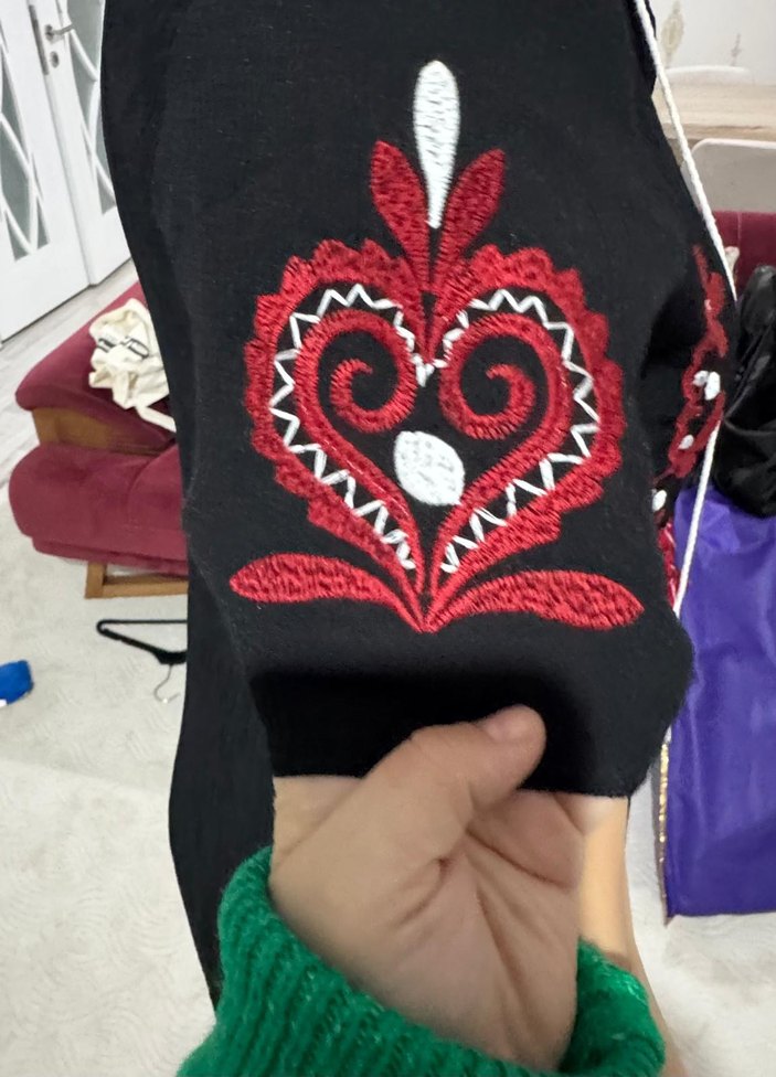 Bordo Nakışlı Bohem V Yaka Elbise - Görsel 4