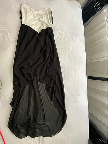 Siyah beyaz straplez elbise