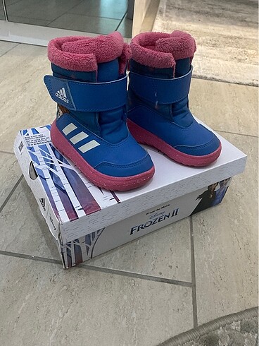 Adidas kız bebek bot