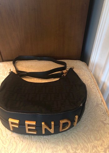 Fendi Siyah Deri Omuz Çantası