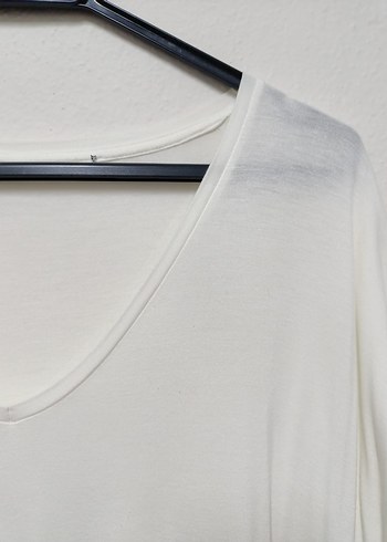 Kadın Beyaz V Yaka Kısa Kollu Tişört - Görsel 4