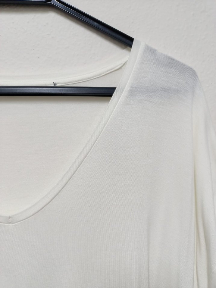 Kadın Beyaz V Yaka Kısa Kollu Tişört - Görsel 4