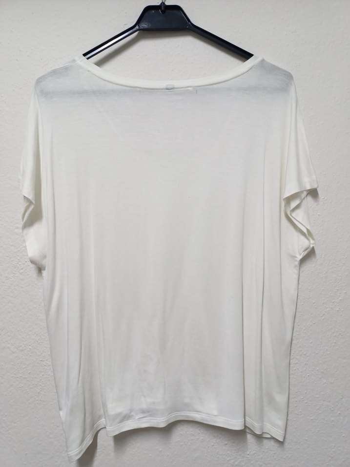 Kadın Beyaz V Yaka Kısa Kollu Tişört - Görsel 2