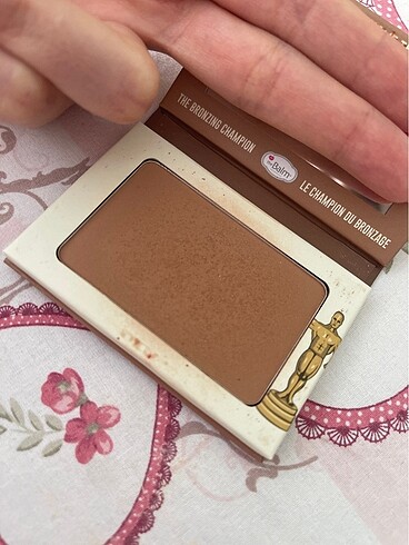 Beden The Balm Bronzer