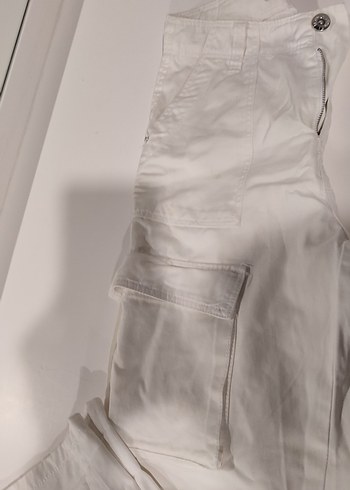 Bershka Kadın Beyaz Keten Mini Bol Kesim Pantolon