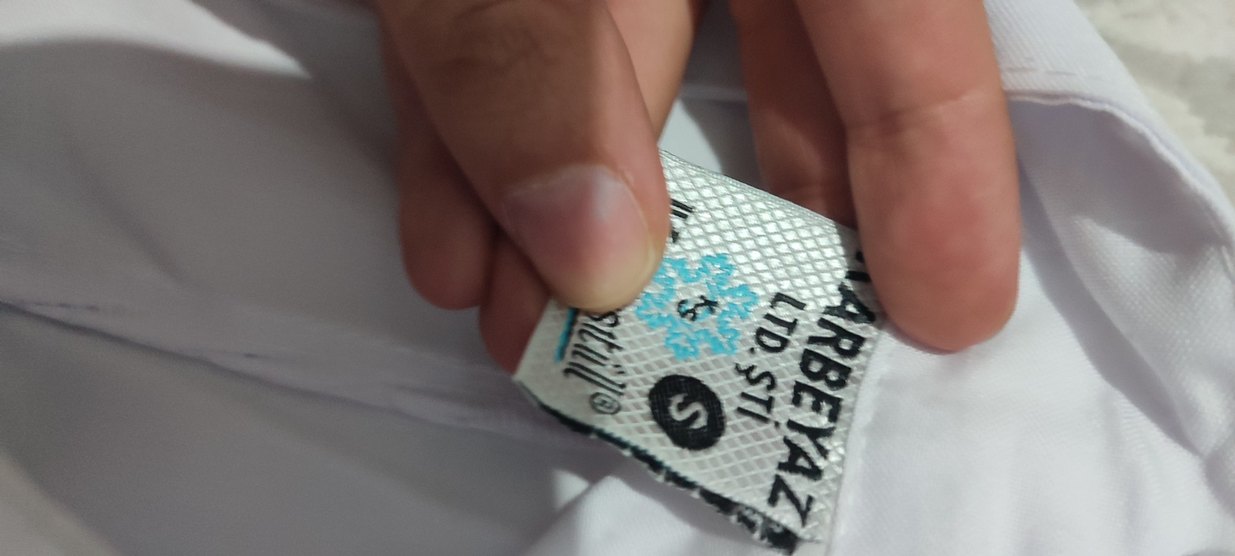 2 adettir Gri Düğmeli Beyaz Önlük - Görsel 2