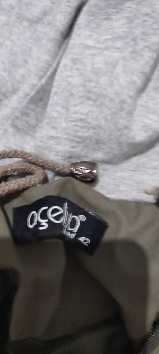 Düğmeli kadın Gri Kapüşonlu Yağmurluk - Görsel 2