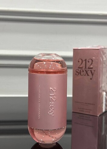 CAROLINA HERRERA 212 SEKSİ 100ml Kadınlar için