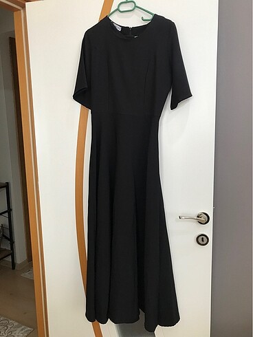 Düz uzun siyah elbise 