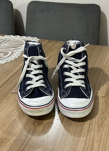 38 Beden beyaz Renk U.s polo convers tipi 
