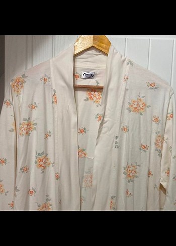 Uzun Beyaz Vintage Desenli Kadın Sabahlık - Görsel 4