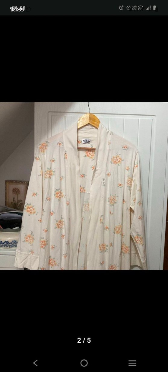 Uzun Beyaz Vintage Desenli Kadın Sabahlık - Görsel 2