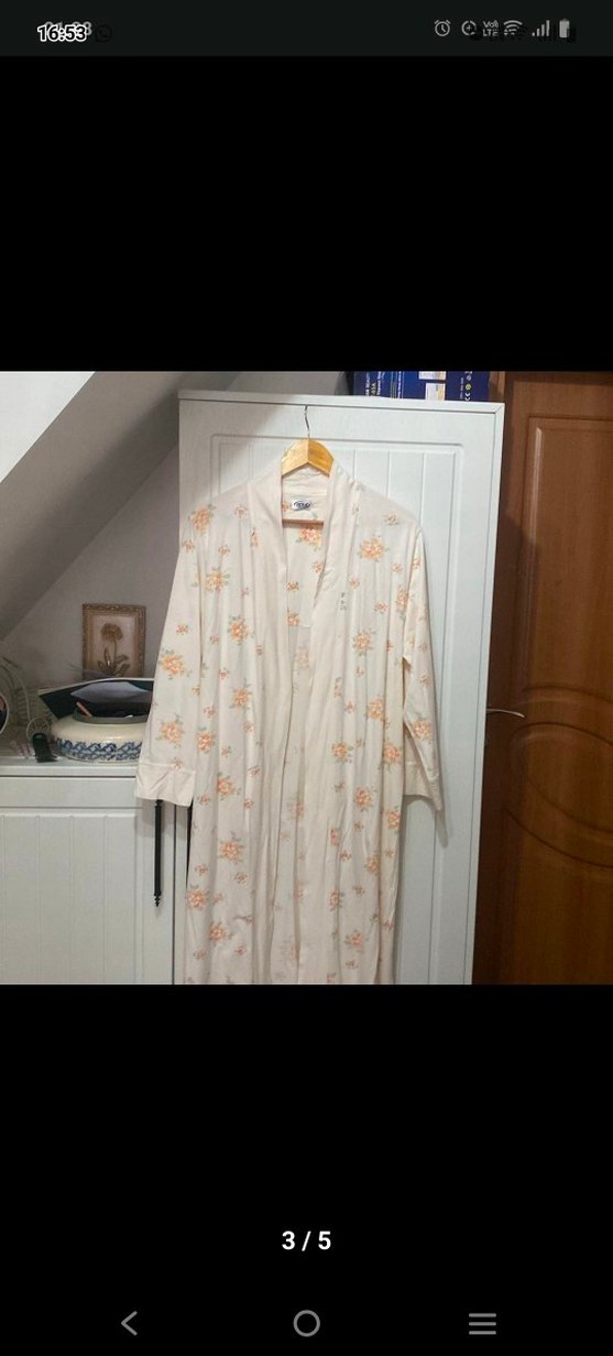 Uzun Beyaz Vintage Desenli Kadın Sabahlık - Görsel 3