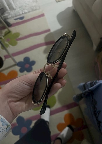 Parlak Siyah Kadın Güneş Gözlüğü - Görsel 4