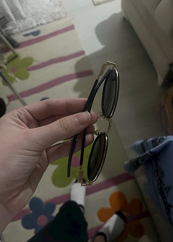 Parlak Siyah Kadın Güneş Gözlüğü - Görsel 3