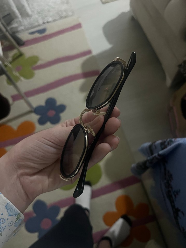 Parlak Siyah Kadın Güneş Gözlüğü - Görsel 4