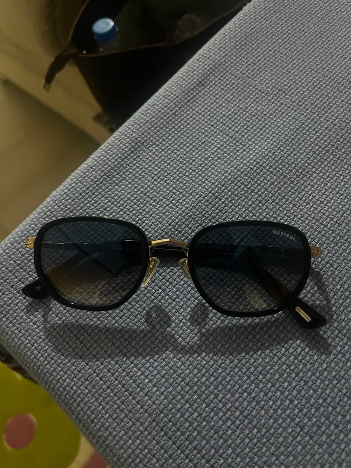 Parlak Siyah Kadın Güneş Gözlüğü - Görsel 2