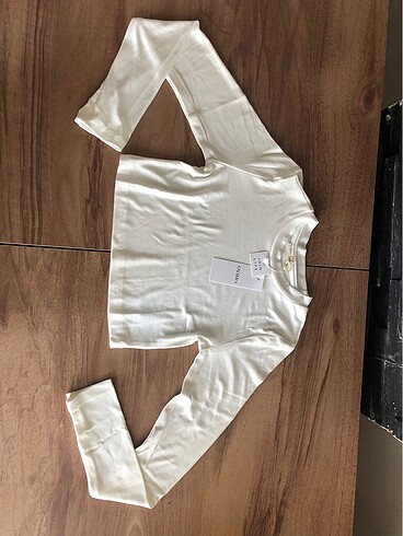 m Beden OYSHO PARMAK GEÇİRMELİ CROP