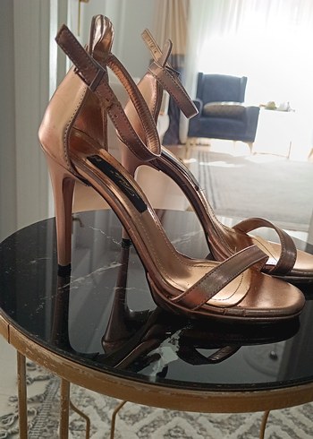 Diğer Bej Parlak Deri Stiletto Tokalı Kadın Ayakkabı
