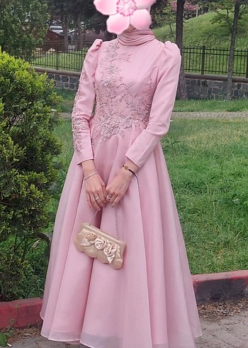 Uzun Kollu İşlemeli Pembe Abiye Elbise