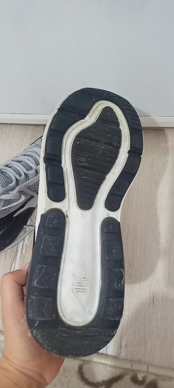 39 Beden 38.5-39numara uyumludur