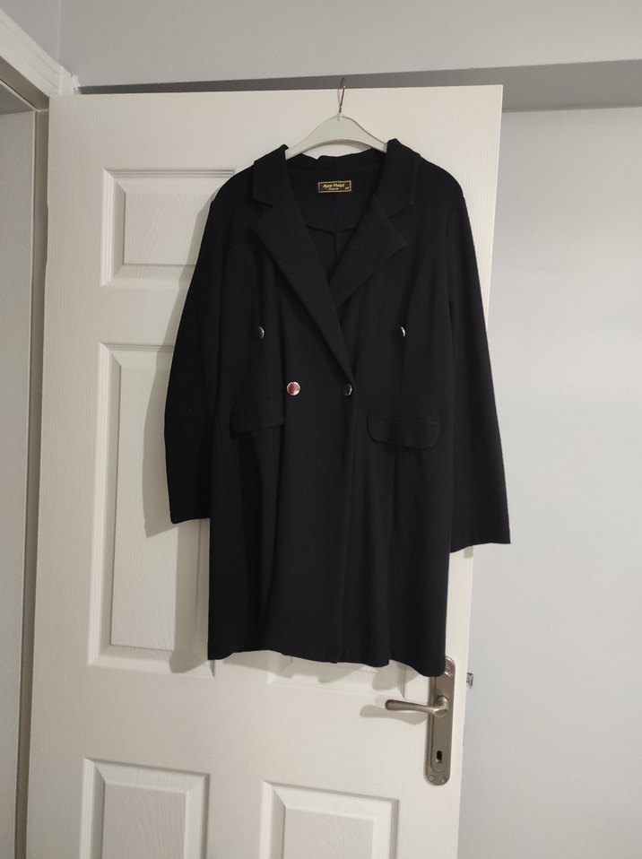 Düğmeli Siyah Uzun Kollu kışlık ceket - Görsel 3