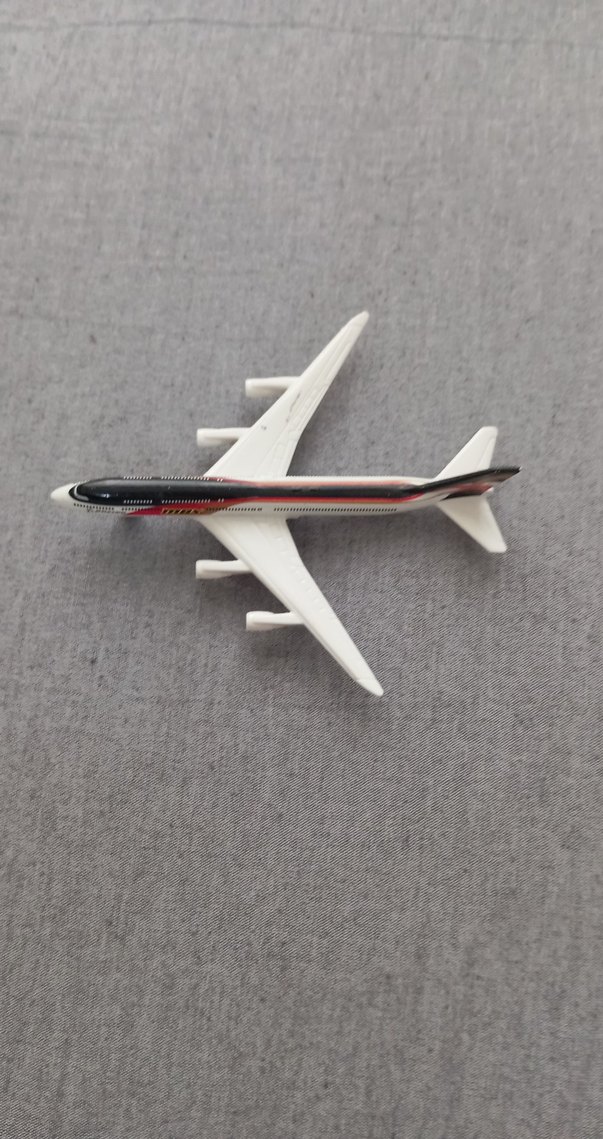 Renkli Detaylı Beyaz Uçak Model Kiti - Görsel 2