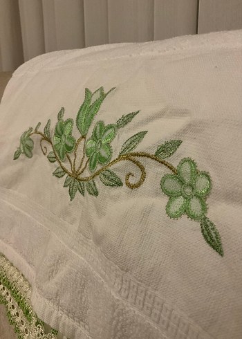 Nakışlı Beyaz Havlu - Görsel 2