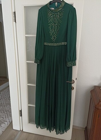 Zümrüt yeşili abiye elbise 