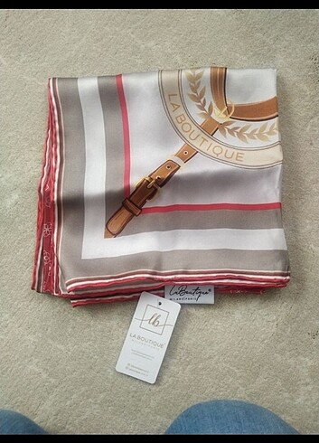 La Boutigue İpek eşarp 
