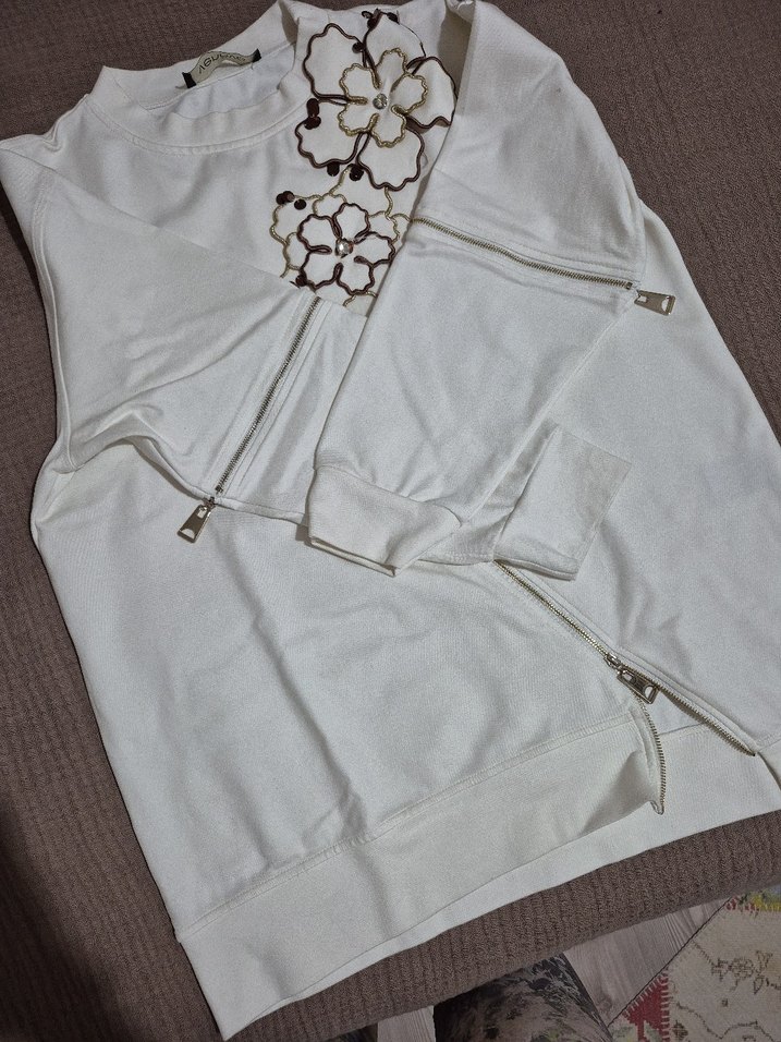 venöve Kadın Beyaz Baskılı Fermuarlı Sweatshirt - Görsel 3