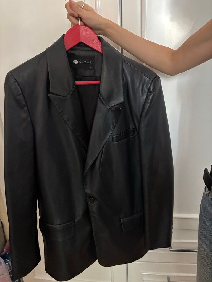 Siyah Deri Düğmeli Kadın Ceket - Görsel 2