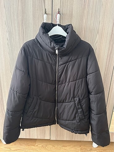 Stradivarius siyah şişme mont