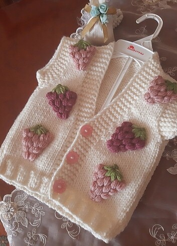 2 Yaş Beden 2/3 YAŞ YENİ ÖRÜLMÜŞ BEBEK YELEĞİ