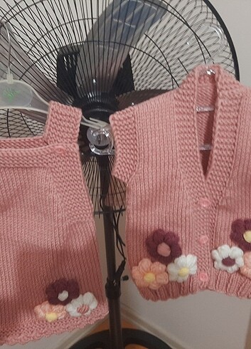 18-24 Ay Beden mor Renk 2VE5YAŞ ELBİSE,YELEK,HIRKA TAKIM.REZERVEDİR.