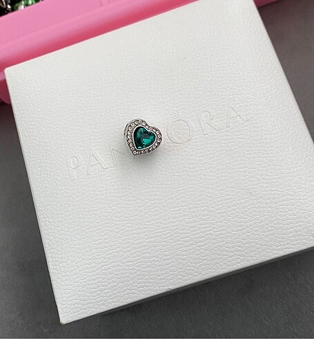 Yeşil kalp charm